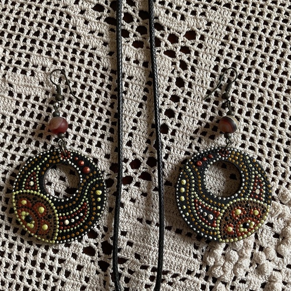 NWOT Wood Hand Painted Leather Black Cord Necklace/Earrings set - Picture 3 of 14